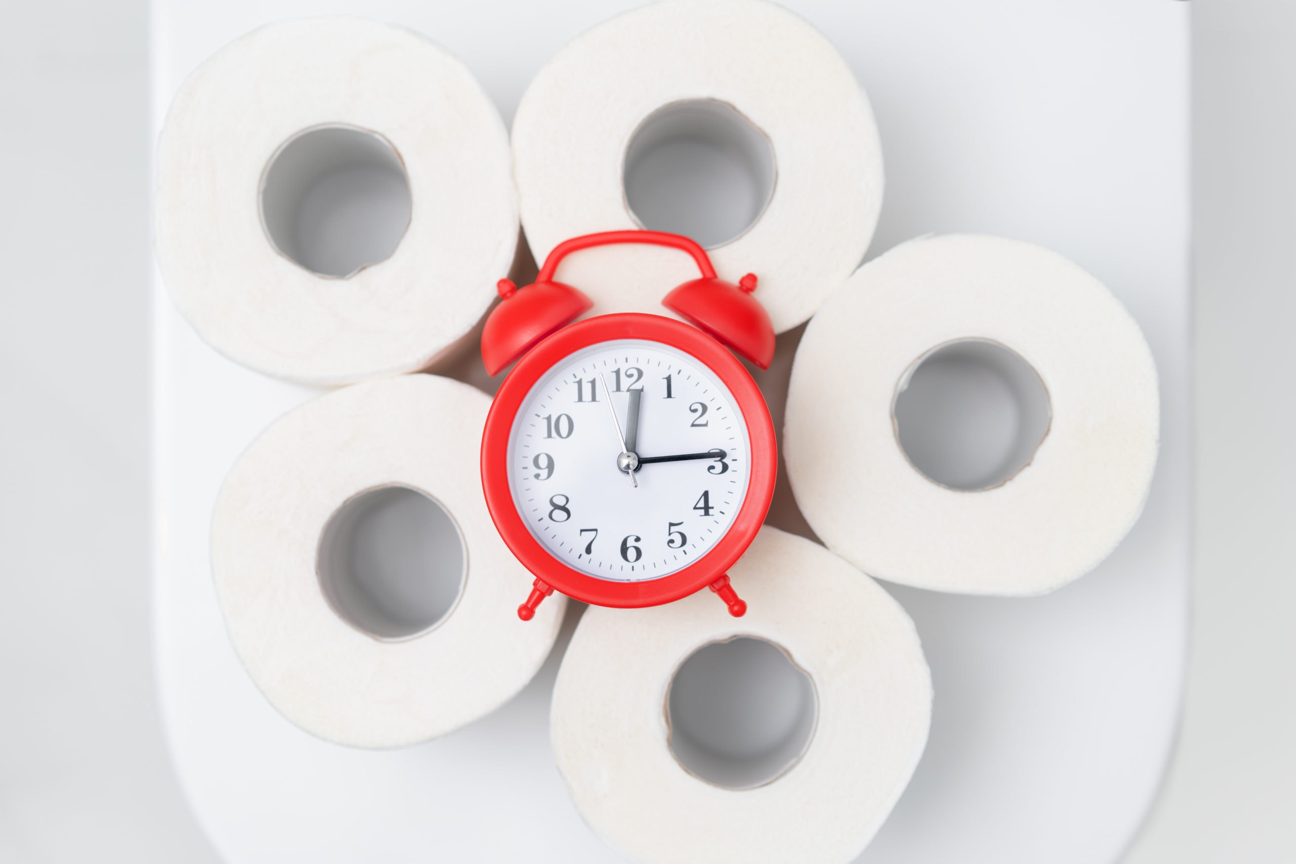 Red,alarm,clock,on,the,toilet,paper.,the,concept,of